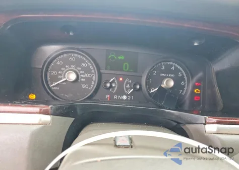 2011 Lincoln Town Car Signature Limited z USA, uszkodzony, nr VIN 2LNBL8CV2BX765247